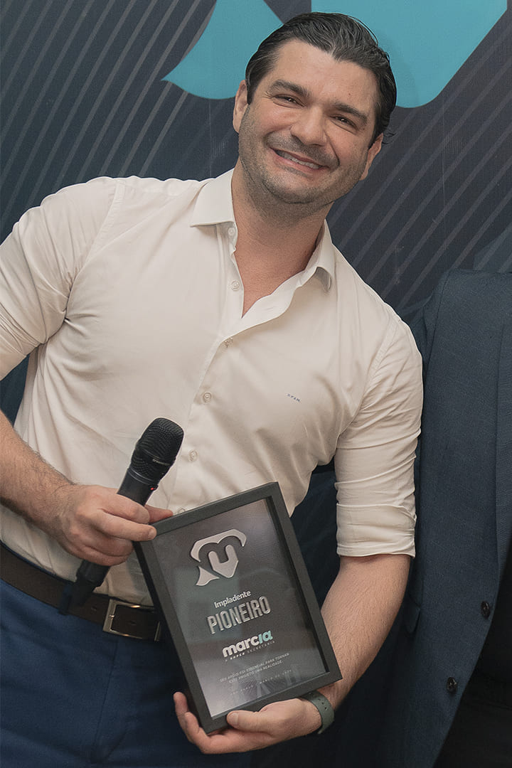 Dr. David Neto — Dentista